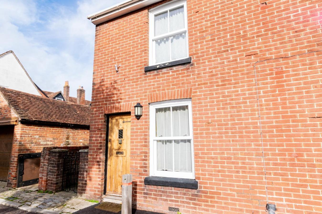 Stylish 2 Bedrooms Cosy & Bright Cottage, Pet Friendly, Sleeps 5, Titchfield Village - Summer Special Offer!! - By Blue Puffin Stays Exterior foto