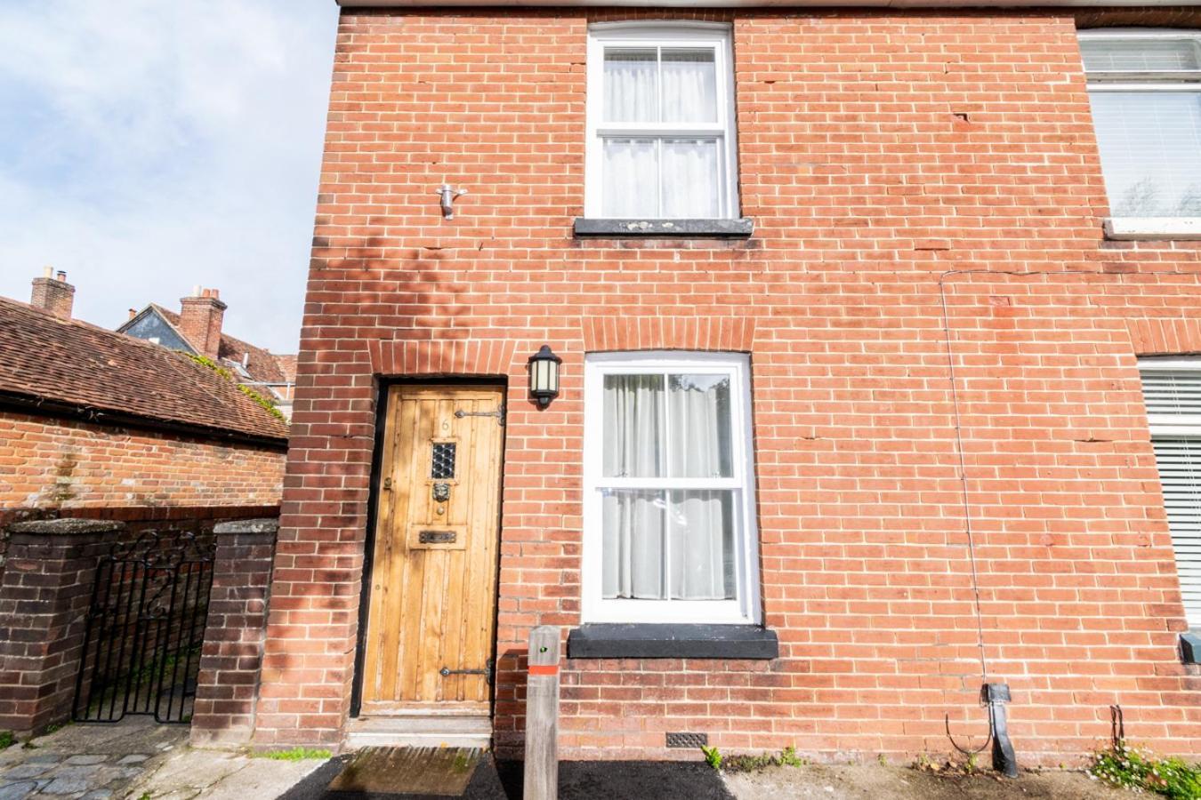 Stylish 2 Bedrooms Cosy & Bright Cottage, Pet Friendly, Sleeps 5, Titchfield Village - Summer Special Offer!! - By Blue Puffin Stays Exterior foto